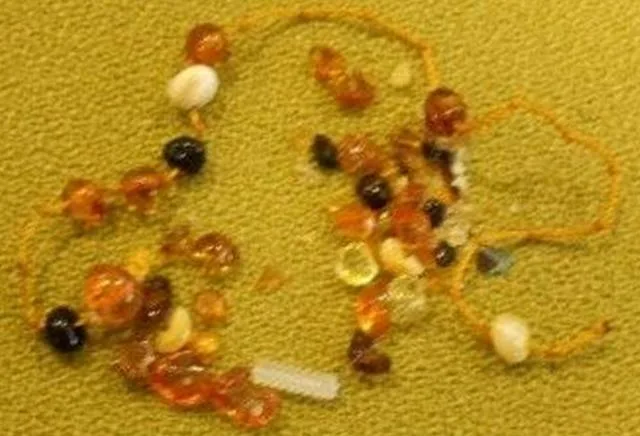 Collana di dentizione ambrata & #13; & #13; «1. Baroque Clasp Anklet - 2. Baroque Multi Baby Necklace» — foto 3 dell'alert A12/1188/12