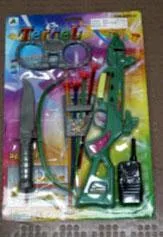 1) "BRUCE LEE DAGGER AND CROSSBOW SET", 2) 'POLICE FORCE', 3) 'FORCE KING WEAPON', 4) BLISTER 6 ARTÍCULOS (BALLESTA, FLECHAS, WALKIE-TALKIE, ESPOSAS Y PUÑAL), 5) PISTOLA LANZADARDOS. — foto 2 dell'alert 0404/06