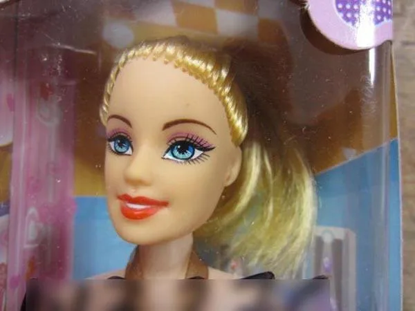 Bambole di plastica «1) Happy Shopping Girl 2) Unknown» (Marcos Toys)
