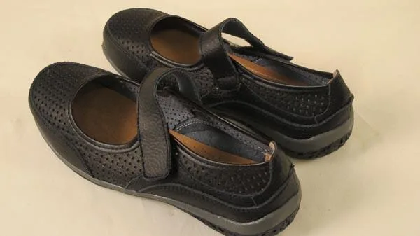 Scarpe in pelle «1) Lea 2) Heini» — foto 1 dell'alert A12/0865/17