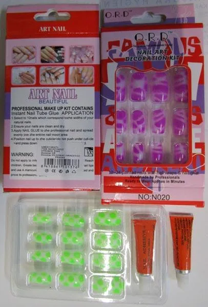Unghie false «1.) NAIL ART DECORATION KIT - ART NAIL BEAUTIFUL; 2.) Splendid Nail; 3.) NAIL ART - CRAC…» — foto 4 dell'alert A12/0356/16