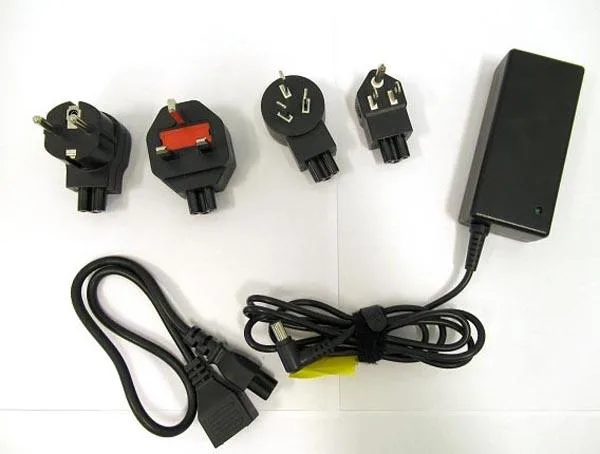 Alimentatore per computer «1) Power adapter 2) Replacement AC Adapter» — foto 3 dell'alert A12/1308/17