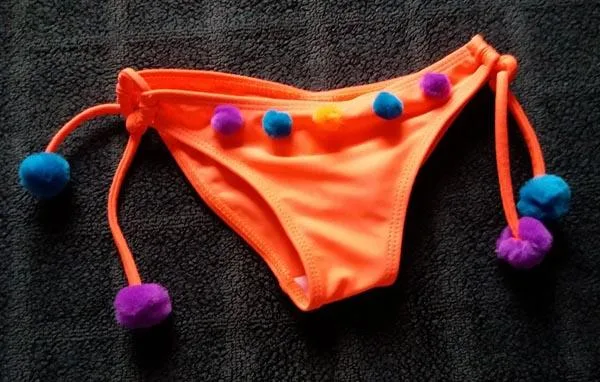 Costume da bagno per ragazze «1) SONIA, 2) SI-SI» — foto 2 dell'alert A12/0425/18
