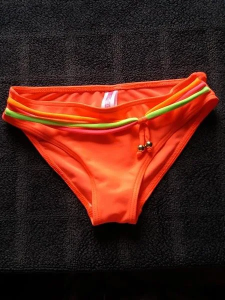 Costume da bagno per ragazze «1) SONIA, 2) SI-SI» — foto 5 dell'alert A12/0425/18