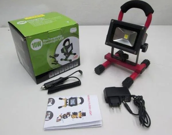 Proiettore a LED ricaricabile «10W Rechargeable floodlight LED» — foto 1 dell'alert A12/0440/17