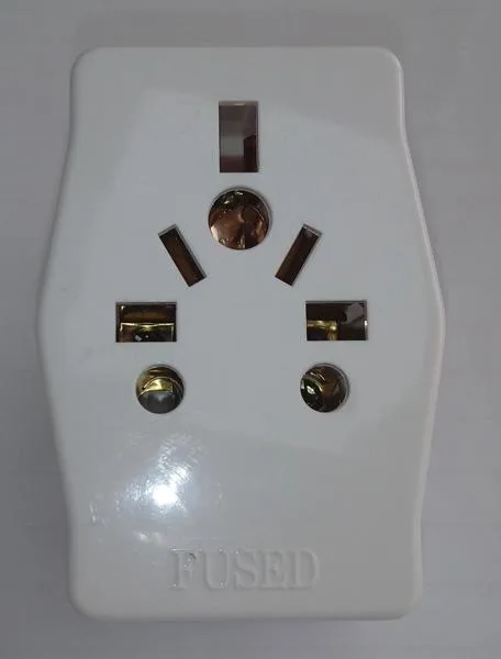 Adattatore della spina di viaggio «13 Amp 3 Pin Multi Socket With Fuse» — foto 3 dell'alert A12/1645/18