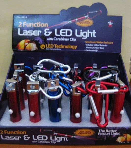 Puntatore laser «2 Function Laser &amp; LED Light with Carabiner Clip» (Zk)