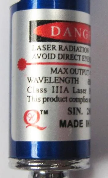 Puntatore laser «2 in 1 LASER &amp; LED LIGHT» (Qx)