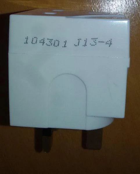Adattatore della spina di viaggio «2 Way Mains Adaptor» — foto 2 dell'alert A12/1643/18