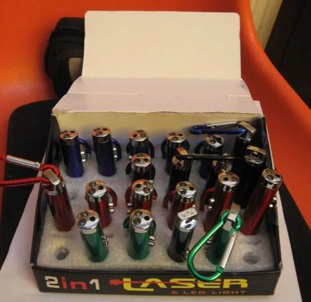 puntatore laser «2in1 LASER & LED LIGHT» — foto 3 dell'alert A12/0783/14