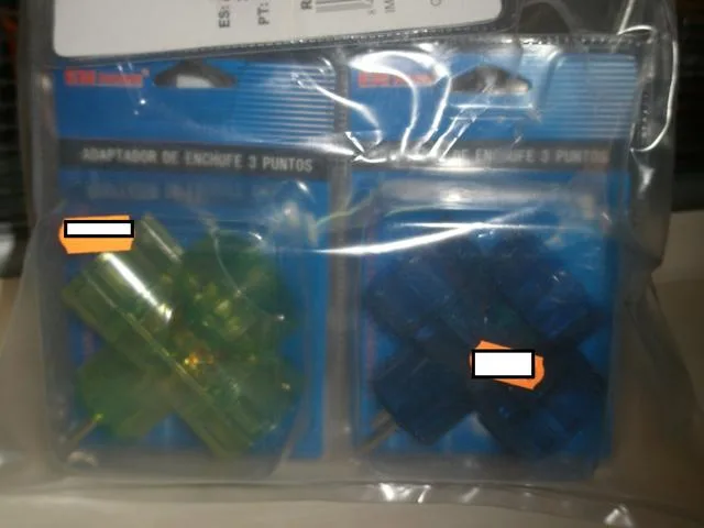 Adattatore a tre vie dell'incavo &amp; #13; &amp; #13; «3-hole socket adaptor» (EM Home)