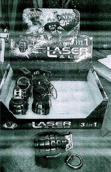 Portachiavi con luce LED e laser «3 IN 1 LASER &amp; LED» — foto 3 dell'alert A12/0892/17