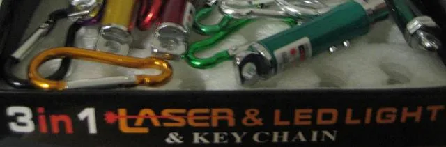 Puntatore laser «3 in1 Laser &amp; LED Light &amp; Key Chain» (KL)