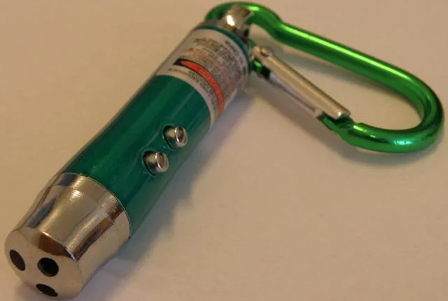 Puntatore laser «3 in1 Laser & LED Light & Key Chain» — foto 3 dell'alert A12/0821/14