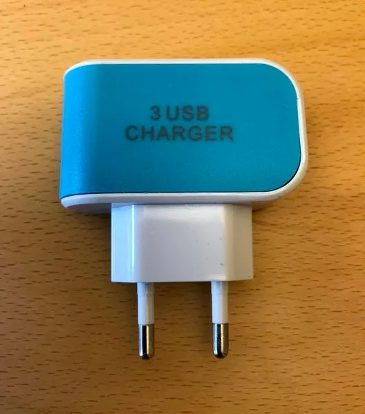 Caricabatterie USB «3 USB universal wall charger» — foto 1 dell'alert A12/1562/19