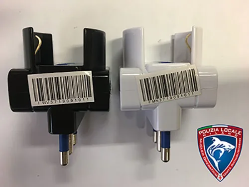 Adattatore a più prese «3 WAY ADAPTOR 16A» — foto 4 dell'alert A12/01272/21