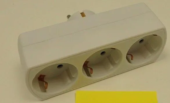Spina multipla «3-way plug, multiple socket. The product is sold online, in particular via Bol.com.» — foto 2 dell'alert A12/01447/21