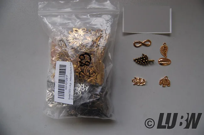 Set di ciondoli «350 Stück gemischte Charms-Anhänger» — foto 2 dell'alert INFO/00023/22