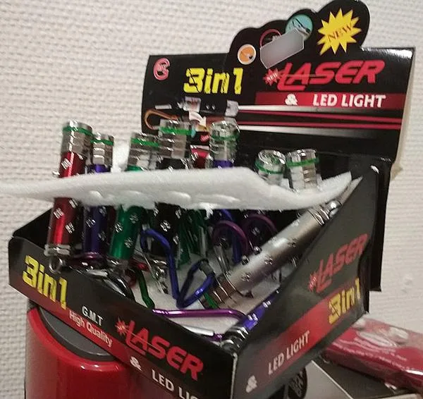 Puntatori laser «3in1 NEW LASER & LED LIGHT» — foto 3 dell'alert A12/1313/19