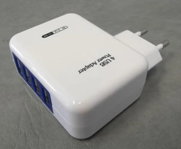 Caricabatterie USB «4 USB Power Adapter» (Unknown)