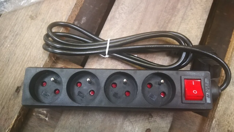 Piombo di estensione «4-Way Socket» (TITANUM)