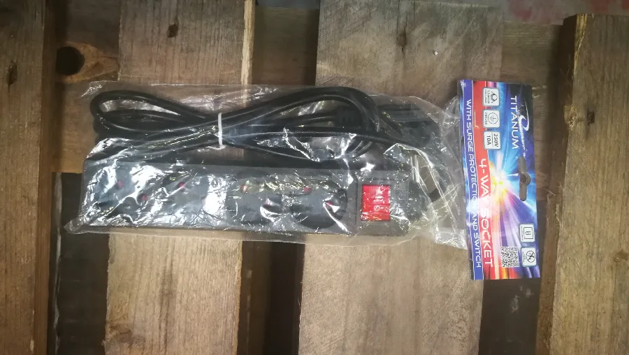 Piombo di estensione «4-Way Socket» — foto 2 dell'alert A12/00169/21