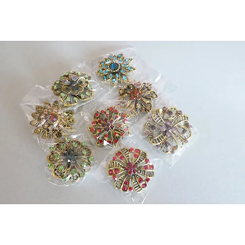 Set di spille «8 Stile Vintage Blumenbroschen Kristall Strass Broschen Antikes Goldenes Legierungsabzeich» — foto 1 dell'alert A12/03174/24