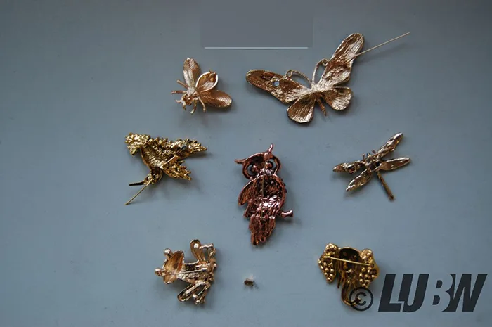 Set di spille «9 Stücke Frauen Brosche Insekt Broschen Damen Kristall Form Brooches für Frauen Kleid Kl…» — foto 3 dell'alert INFO/00031/22