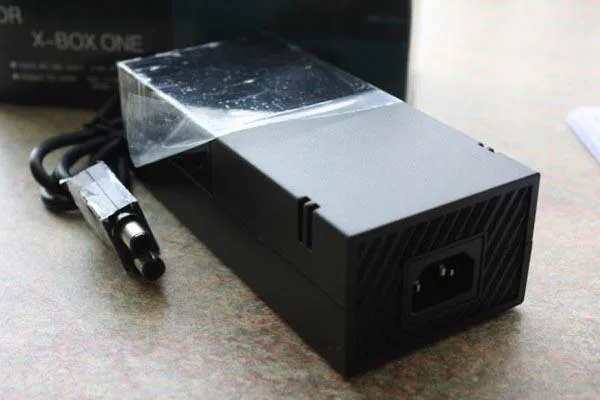 Adattatore di rete «AC Adapter» — foto 1 dell'alert A12/0588/15