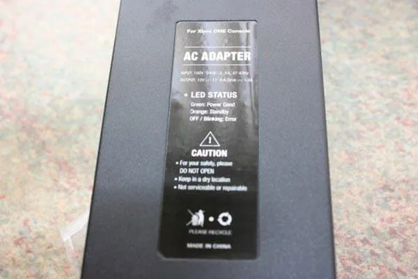 Adattatore di rete «AC Adapter» — foto 2 dell'alert A12/0588/15