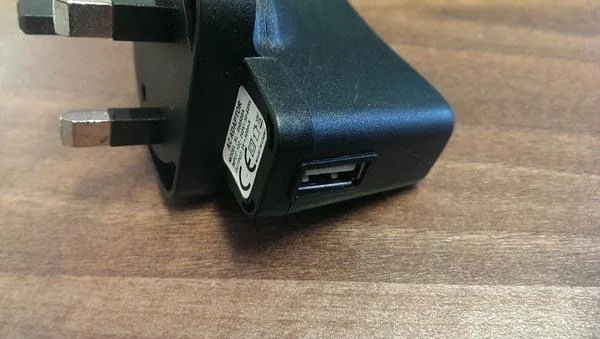 Caricabatterie «AC Adaptor» — foto 1 dell'alert A12/0027/15