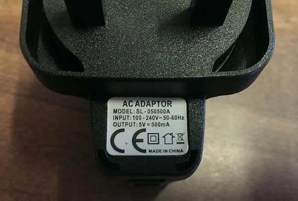 Caricabatterie «AC Adaptor» — foto 2 dell'alert A12/0027/15