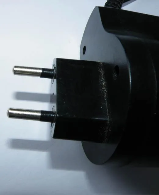 Alimentazione elettrica «AC/DC Adaptor» — foto 2 dell'alert A11/0076/14