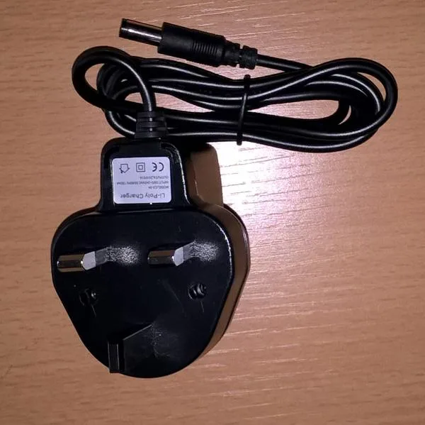 Caricabatterie «AC/DC Li Poly Charger» — foto 2 dell'alert A12/0735/19