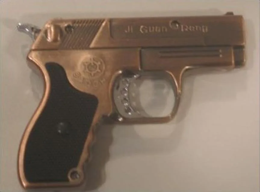 Accendino di novità in forma di pistola — foto 1 dell'alert 0289/10