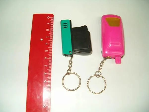 Accendino di novità in metallo a forma di auto per bambini e pistola — foto 1 dell'alert 0195/07