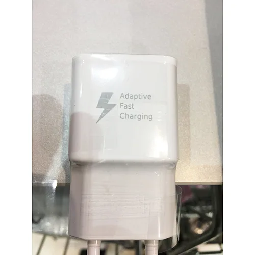 Caricabatterie «Adaptative Fast Charging» — foto 1 dell'alert A12/01138/24