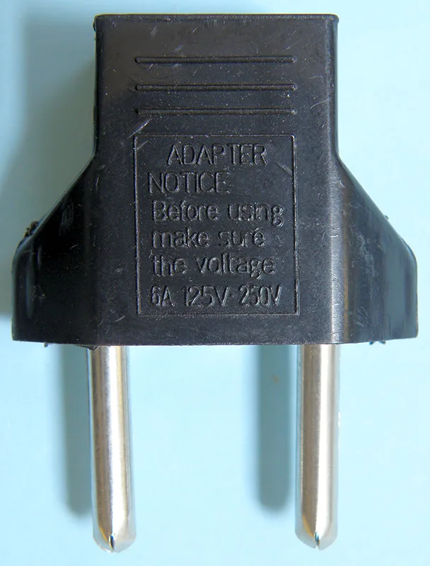 Adattatore da viaggio «ADAPTER» — foto 1 dell'alert A12/00474/20