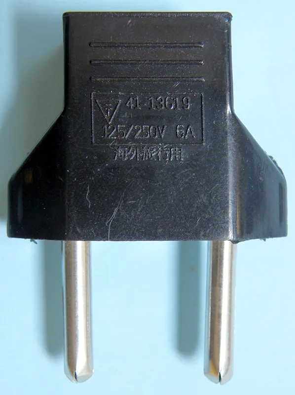 Adattatore da viaggio «ADAPTER» — foto 4 dell'alert A12/00474/20