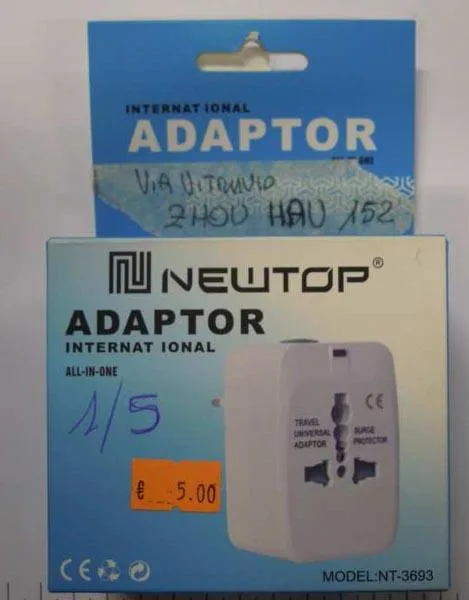 Adattatore della spina di viaggio «ADAPTOR International» — foto 1 dell'alert A12/0617/17