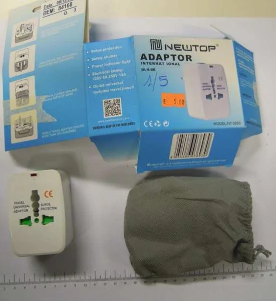 Adattatore della spina di viaggio «ADAPTOR International» — foto 2 dell'alert A12/0617/17