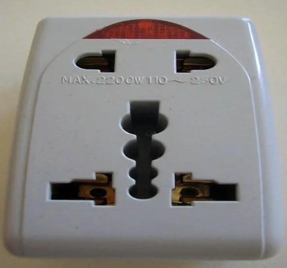 Adattatore da viaggio – Universal Reise-Adapter — foto 2 dell'alert 0761/08