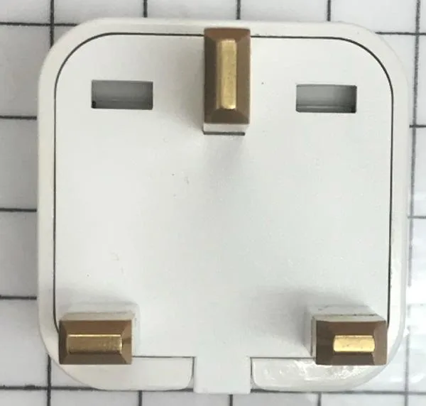 Adattatore della spina di viaggio — foto 2 dell'alert A12/1737/18