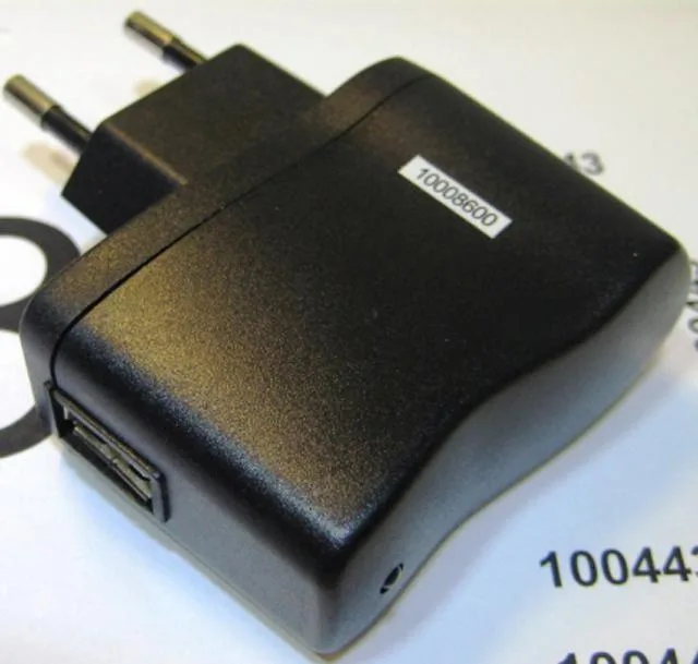Adattatore di rete CA "Universal Rechargeging Kit" & #13; & #13; — foto 2 dell'alert A12/0890/12