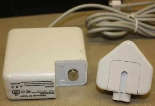 Adattatore di rete "Replacement AC/DC Adaptor" — foto 1 dell'alert 1338/11