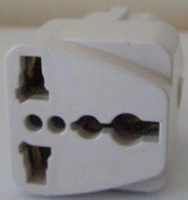 Adattatore di viaggio "AC Power Plug Adapter" & #13; & #13; — foto 1 dell'alert 1244/11