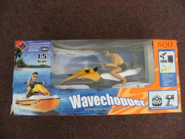 Adattatore per barca telecomandata ("Wavechopper") con caricabatteria — foto 3 dell'alert 0501/09