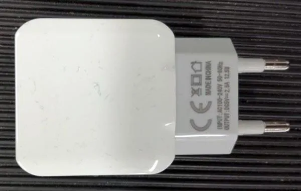 Adattatore per caricabatterie USB — foto 1 dell'alert INFO/0129/19