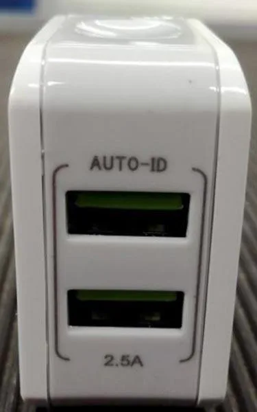 Adattatore per caricabatterie USB — foto 2 dell'alert INFO/0129/19