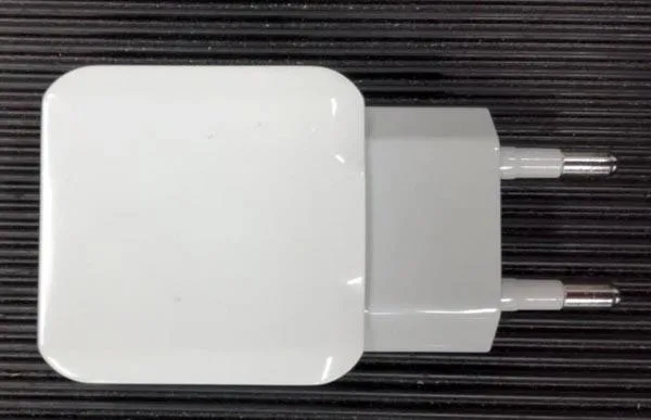 Adattatore per caricabatterie USB — foto 3 dell'alert INFO/0129/19